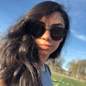 Meet your Posher, Dina